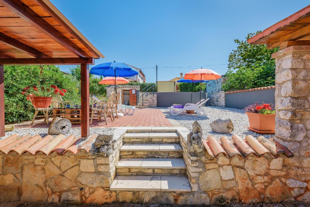 Apartment With Pool Вишнян Экстерьер фото