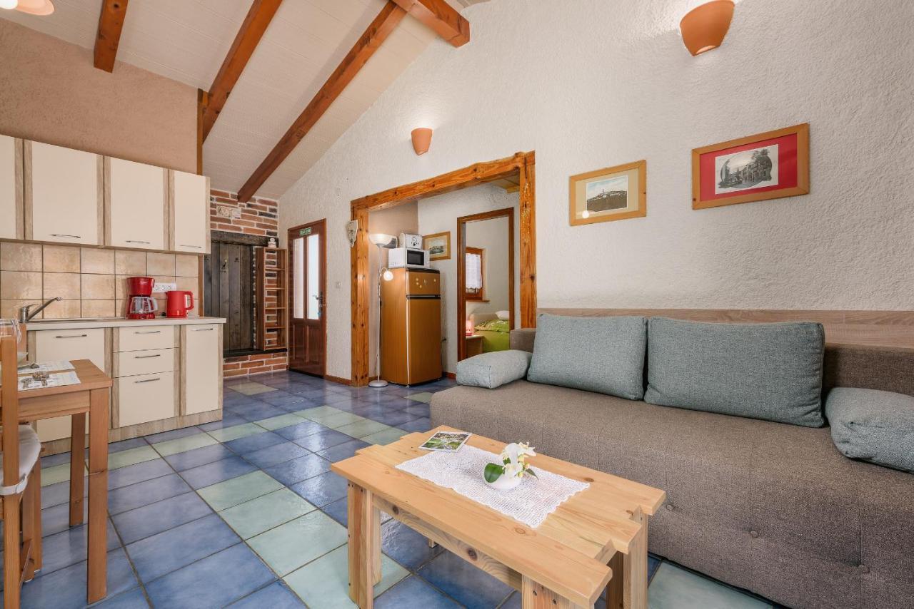 Apartment With Pool Вишнян Экстерьер фото
