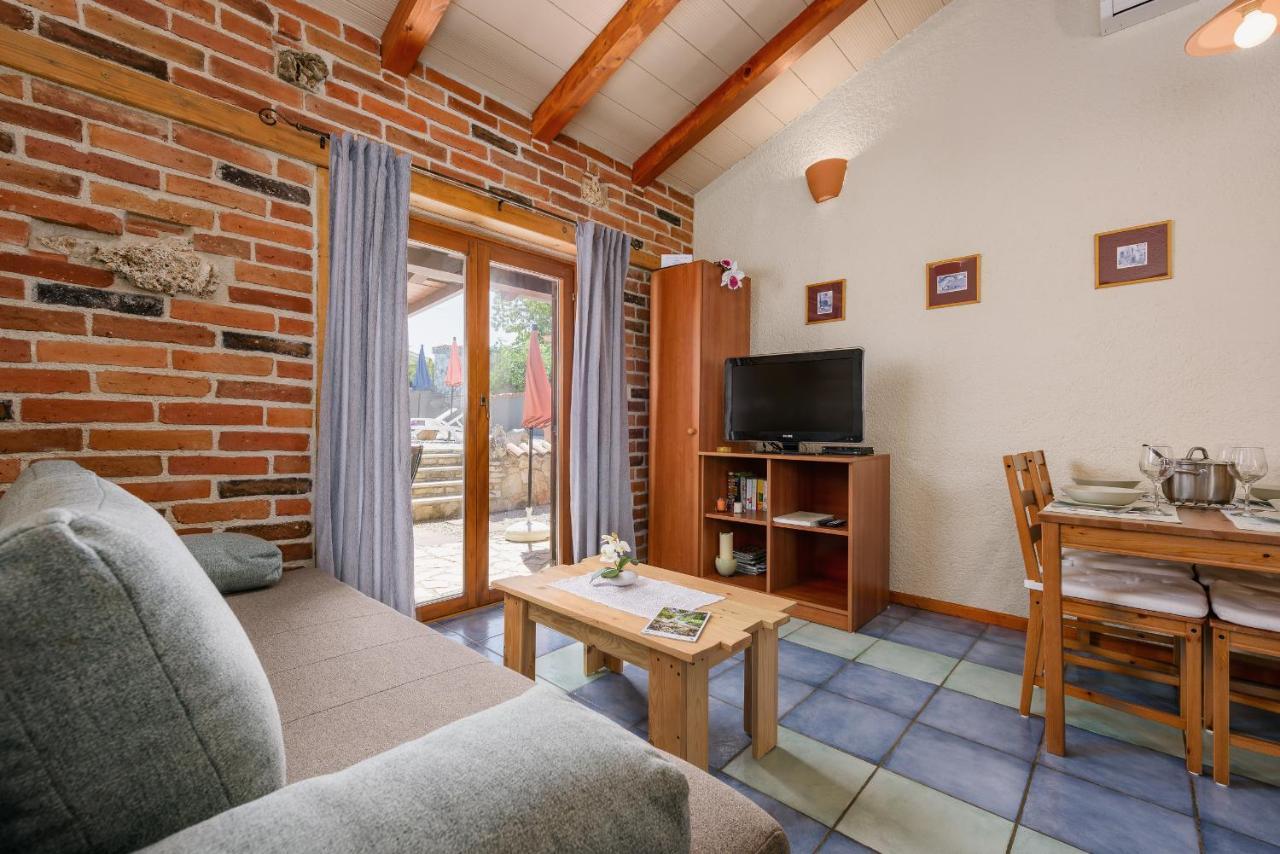Apartment With Pool Вишнян Экстерьер фото