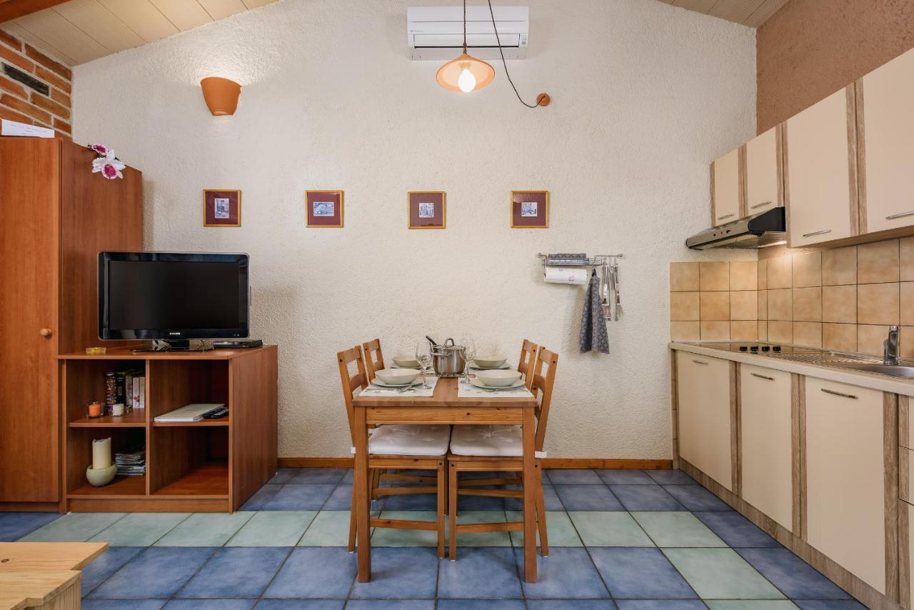 Apartment With Pool Вишнян Экстерьер фото