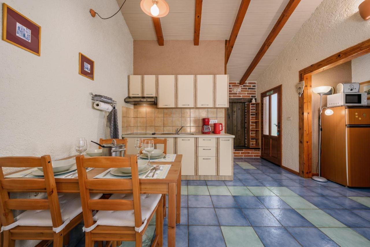 Apartment With Pool Вишнян Экстерьер фото
